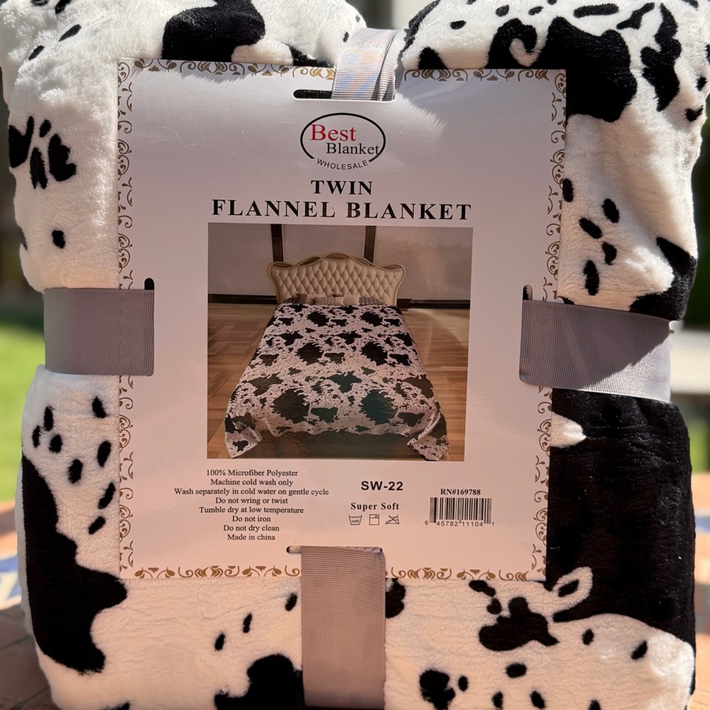 Brand New Twin size Flannel Throw blanket, Cow print ,southwestern Pattern